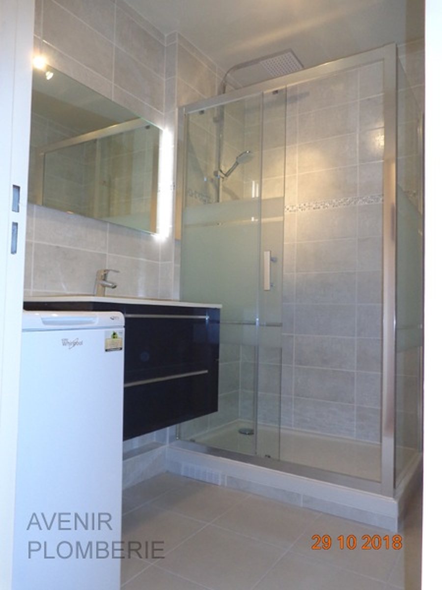 Salle d'eau avec receveur extra-plat